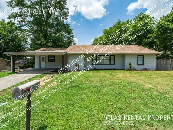 118 3rd St NW, Graysville, AL 35073