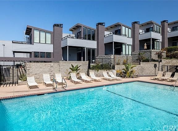 4th image of 458 Palos Verdes Blvd