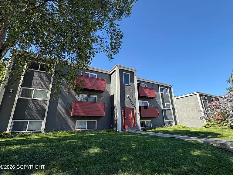 1900 Beaver Pl #5 — Photo 2
