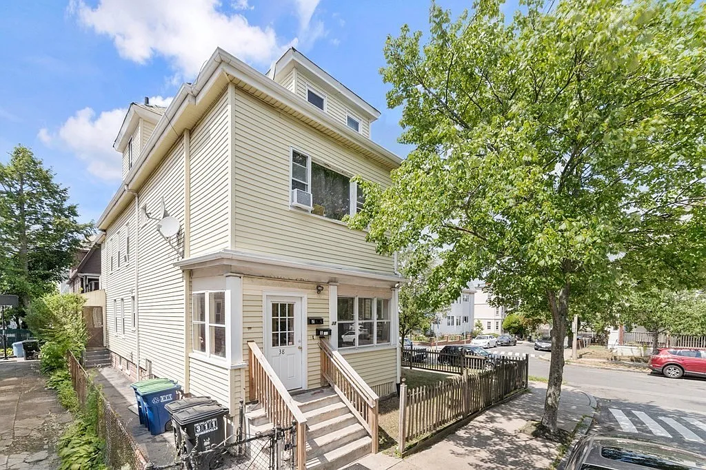 4 bed, 1800 sqft, $4,100 — Photo 1