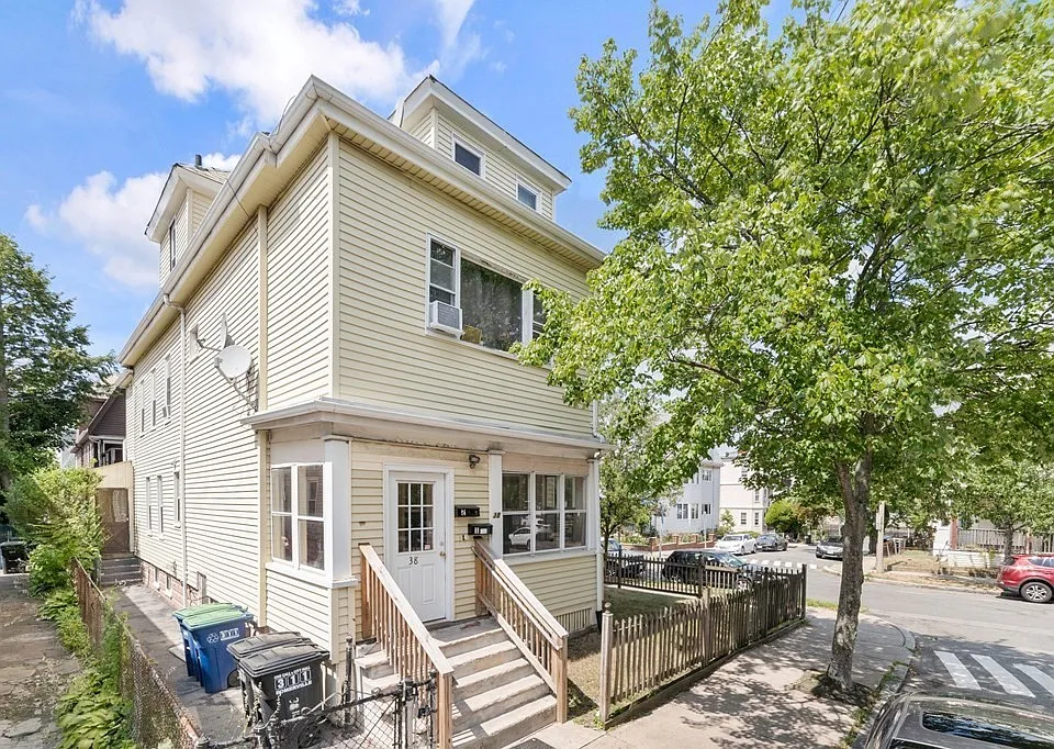 38 Illinois Ave #2