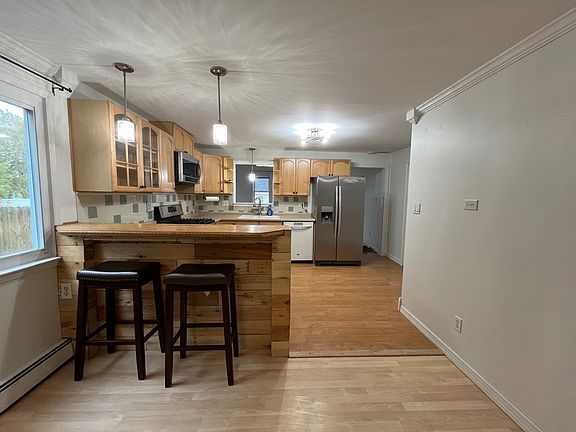 4th image of 586A Olive St #A