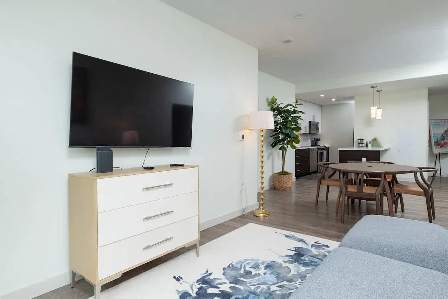 3 bed, 2.0 bath, 1194 sqft, $7,584 — Photo 4