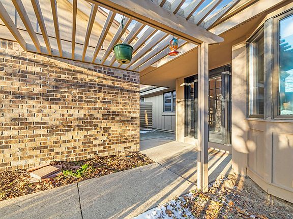 5th image of 3523 Eagle Bluff Dr NE #109