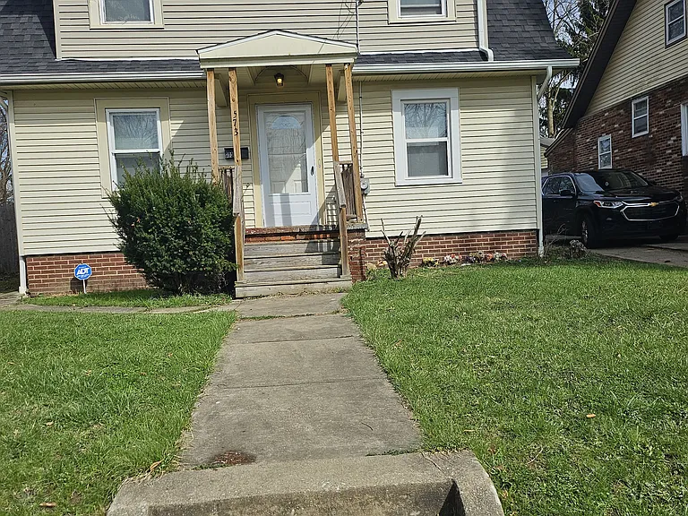 573 Grace Ave — Photo 1