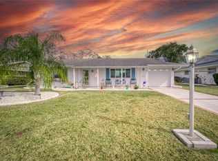 1001 Hacienda Dr, Sun City Center, FL 33573
