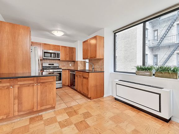 4th image of 275 W 96th St APT 6D