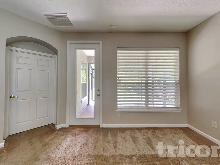 272 Silver Glen Ave — Photo 3