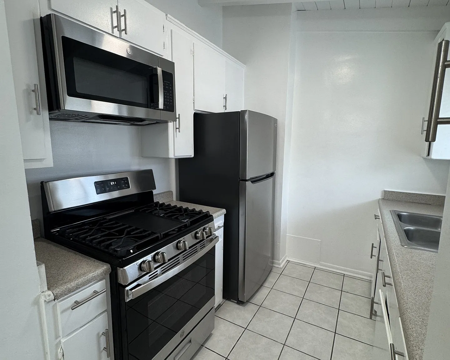 1 bed, 850 sqft, $2,300 — Photo 1