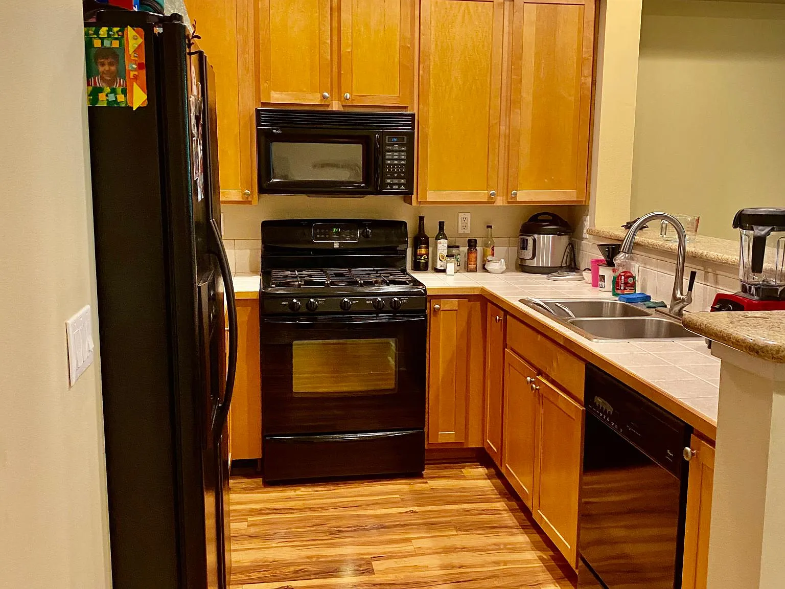 2 bed, 2.5 bath, 1340 sqft, $2,500 — Photo 3