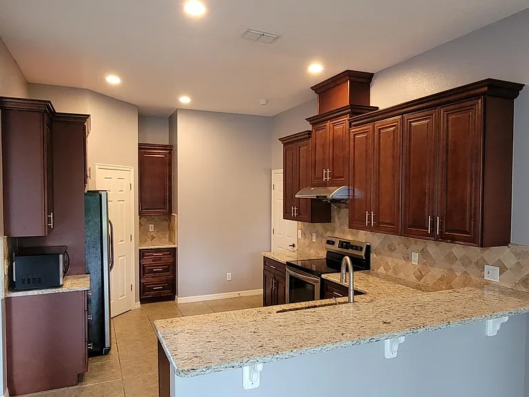 9841 Montclair Cir — Photo 7