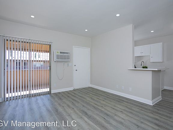 2nd image of 215 E Live Oak St APT K