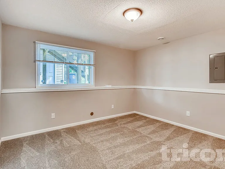 457 Lawson Ave W — Photo 13