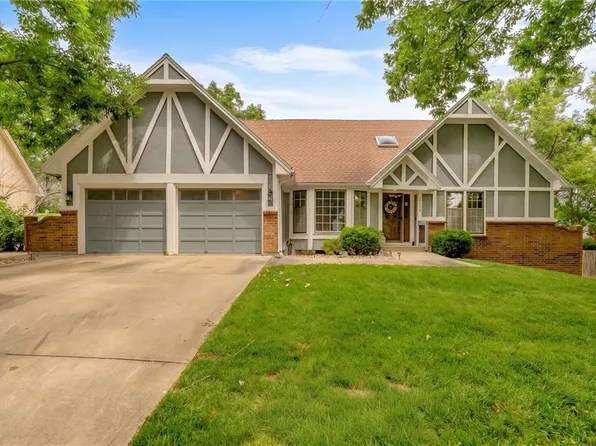 8408 W 115th St, Overland Park, KS 66210