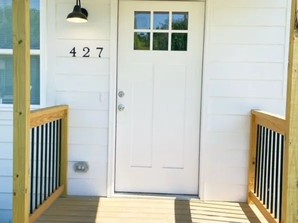 427 E 9th St, Siler City, NC 27344