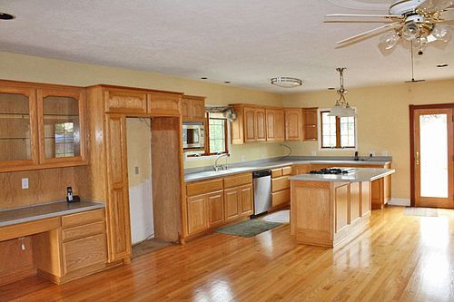 3rd image of 3136 W 179th St