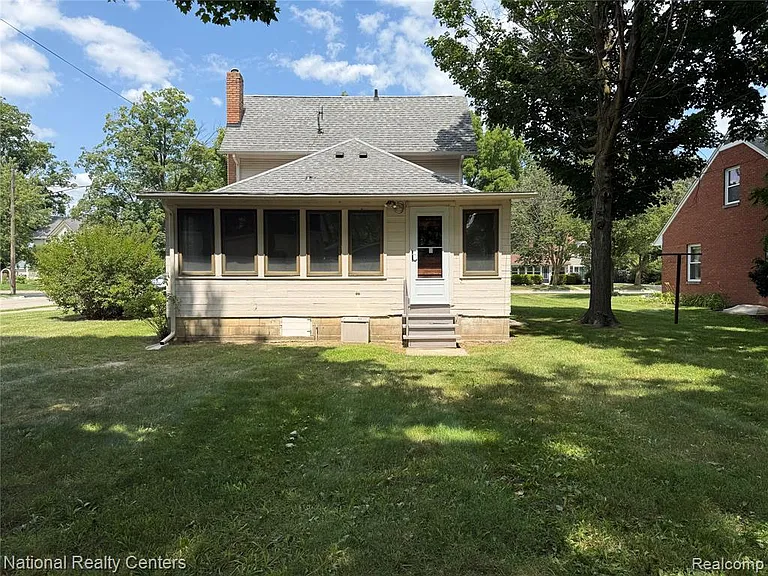 825 W Main St — Photo 20