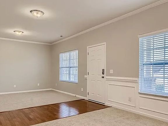 Right sitting room/Dining Room