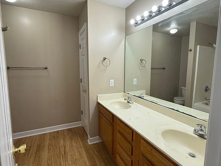 110 Ashwood Dr — Photo 10