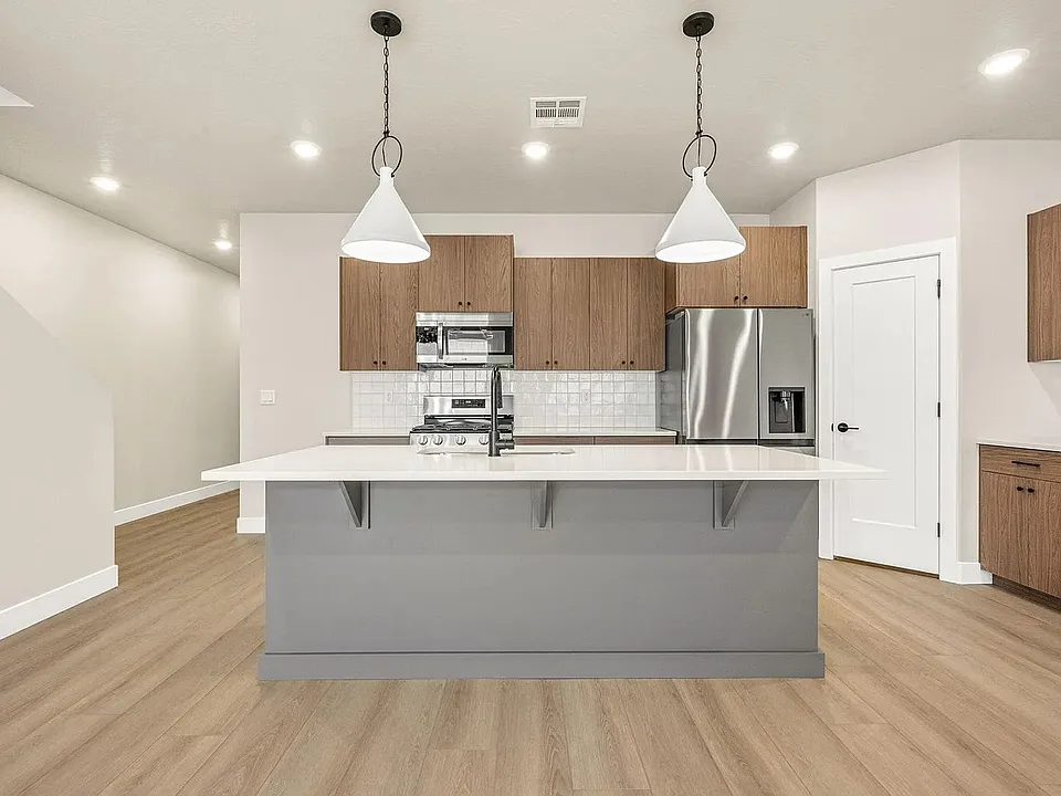 3983 E Razor Dr