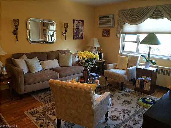 2nd image of 1547 Independence Ave #2B