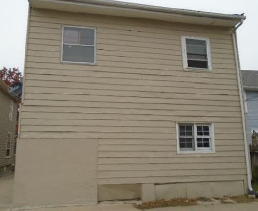 2nd image of 939 E Benton St