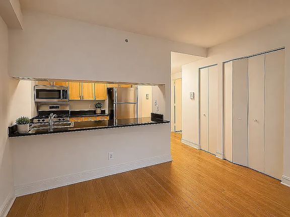 5th image of 323 W 96th St APT 1205