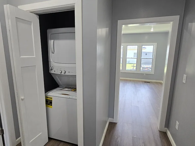 1202 N Summit St — Photo 2