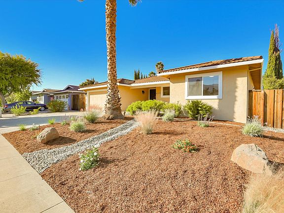3rd image of 6277 Desert Flame Dr