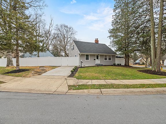 3rd image of 513 Calvin Ln