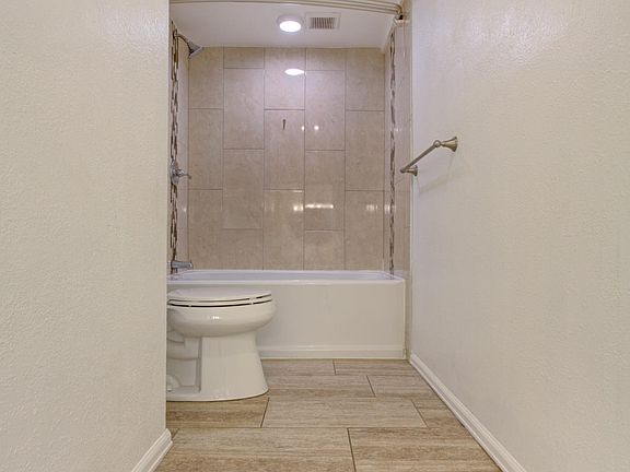 3rd image of 1043 W 14th Ave