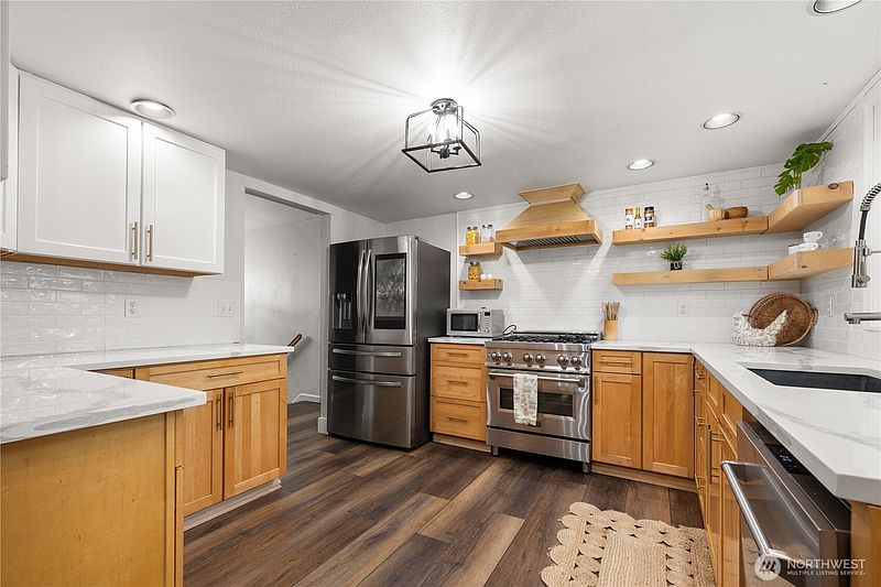 5th image of 3331 SE Summer Place