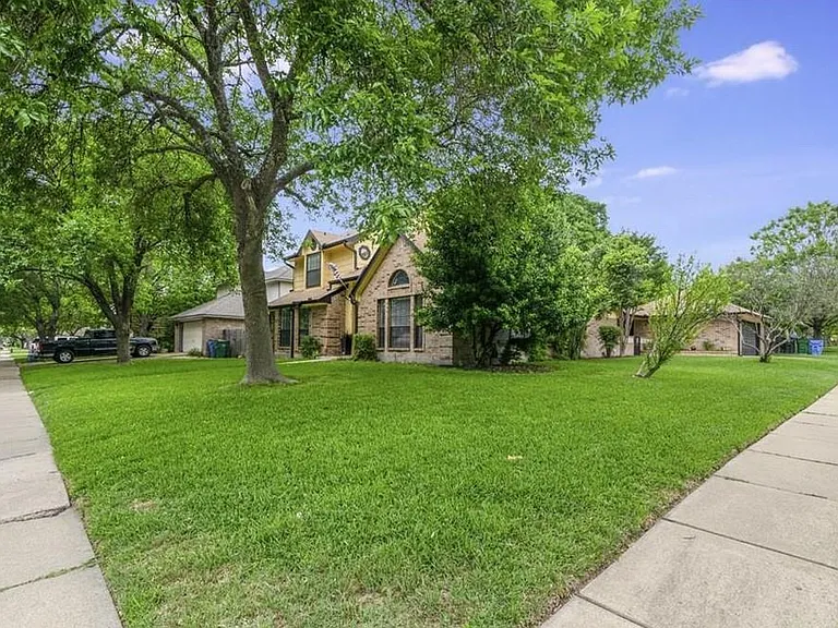 306 Applewood Dr — Photo 18