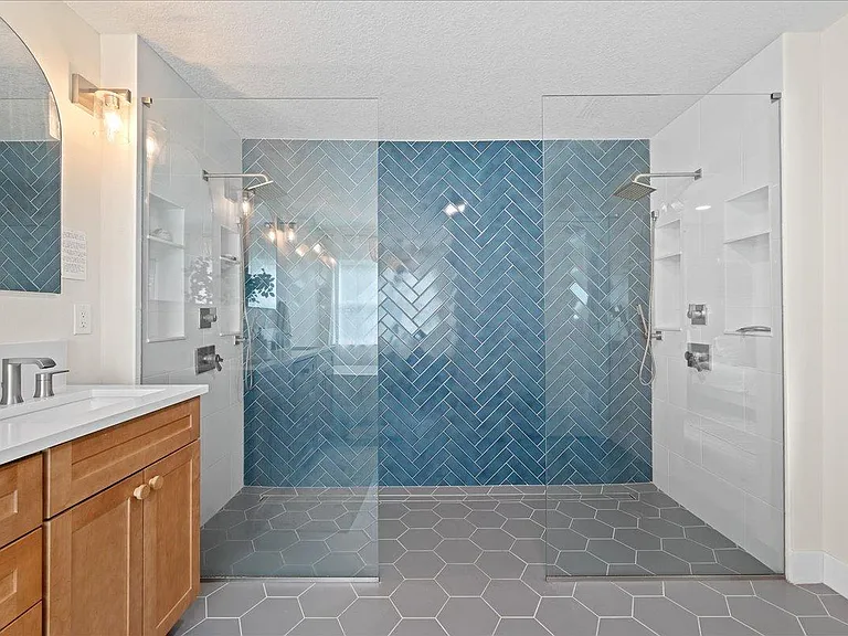 555 Norwood Ct — Photo 18