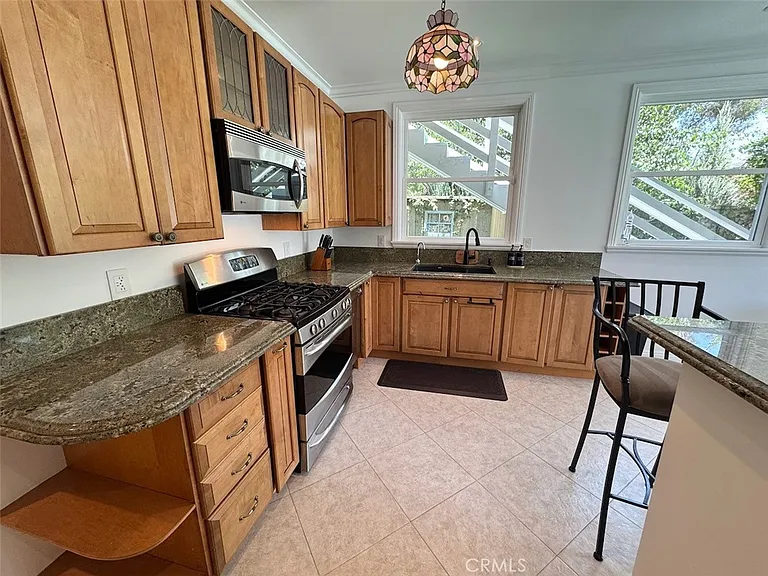 180 High Dr #B — Photo 3