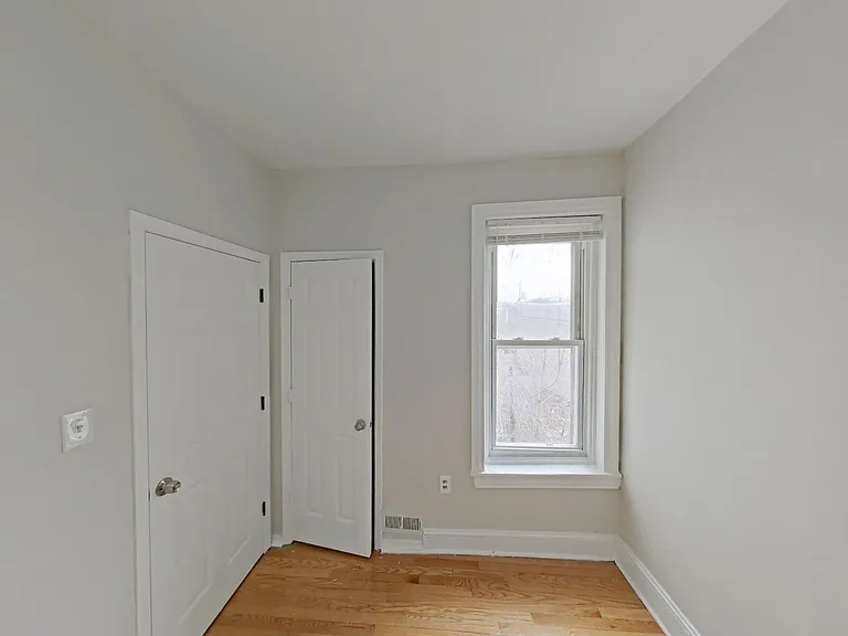 2255 N Cleveland St — Photo 5