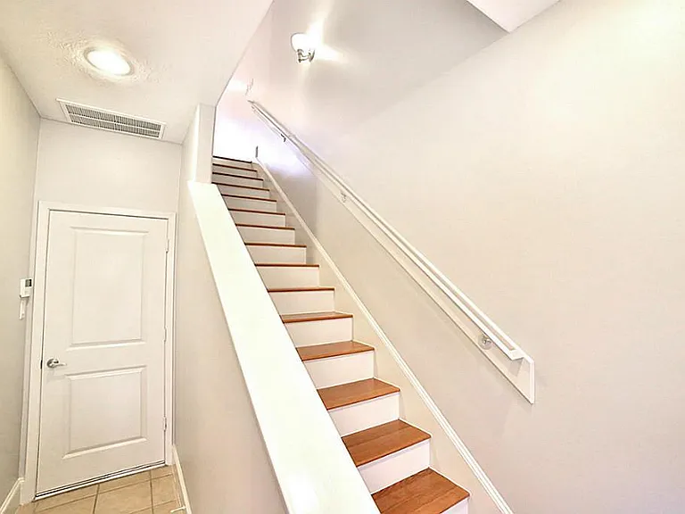 407 Jackson Hill St — Photo 4