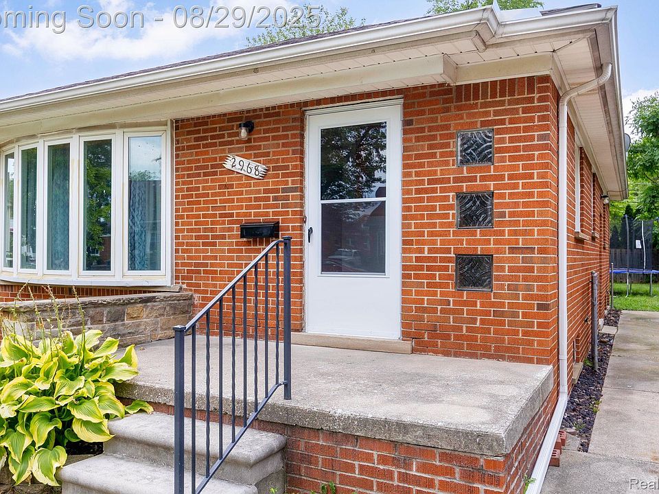 1st image of 2968 Fort Park Blvd