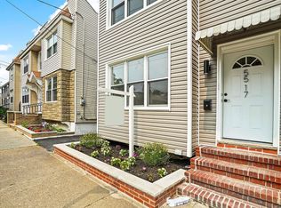 5517 Andrews Ave, Maspeth, NY 11378
