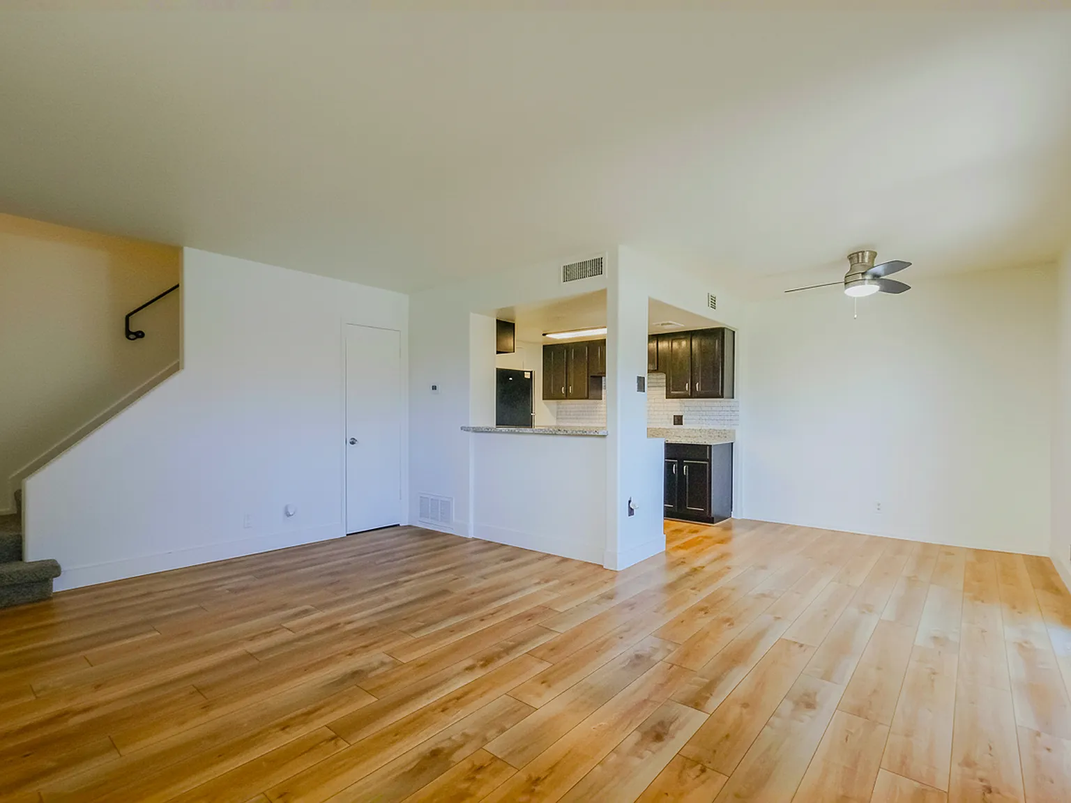 3 bed, 1023 sqft, $2,150 — Photo 2