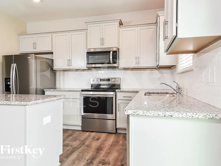 342 Royce Dr — Photo 7