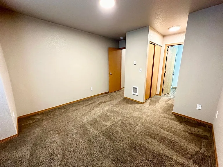 2102 N Yellowstone St — Photo 35