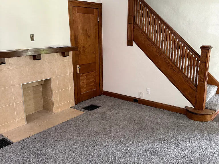 1438 Vassar Dr — Photo 7