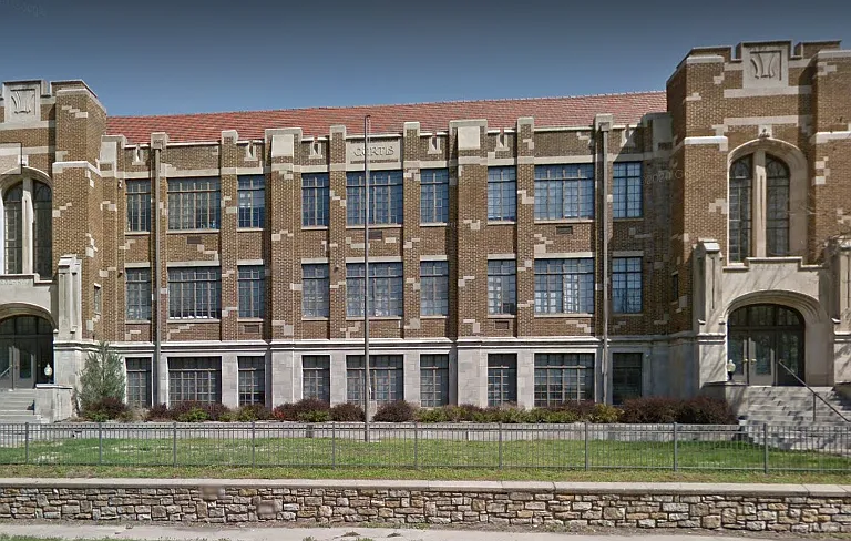 300 NW Grant St — Photo 1