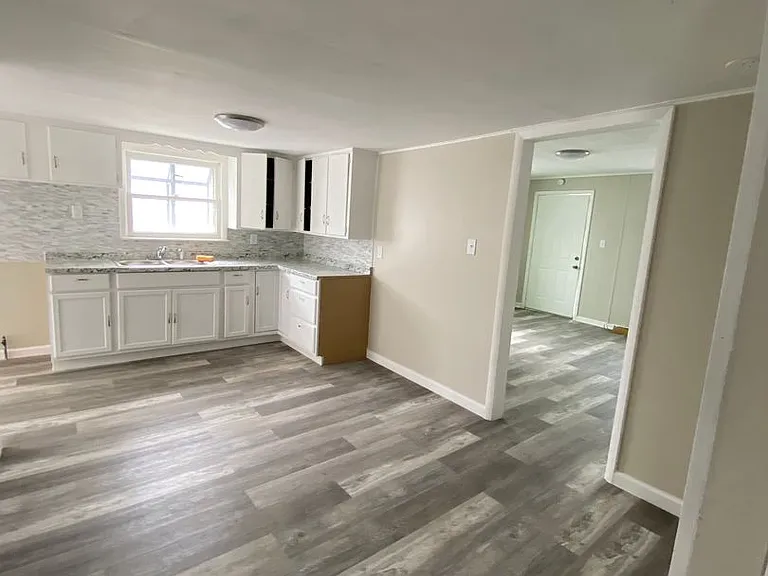 427 S 42nd West Ave — Photo 8