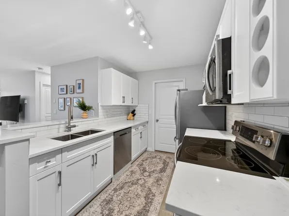 7139 18th Ave #213, Burnaby, BC V3N 4Z3