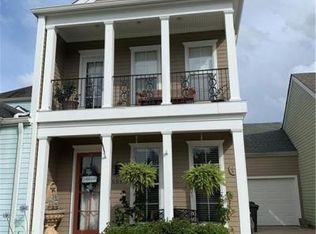 555 Oak Glen Dr, Gretna, LA 70056