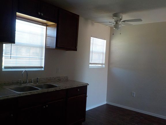 3rd image of 816 Bailey St