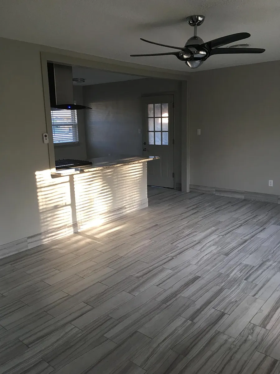 Building Photo - 119 S Mercedes Dr