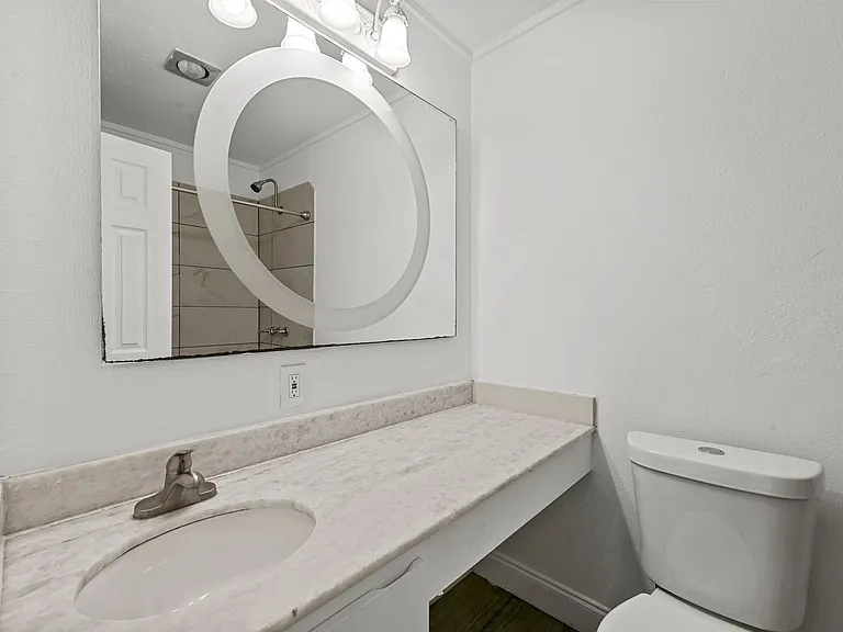 2029 Greenwood Rd — Photo 15